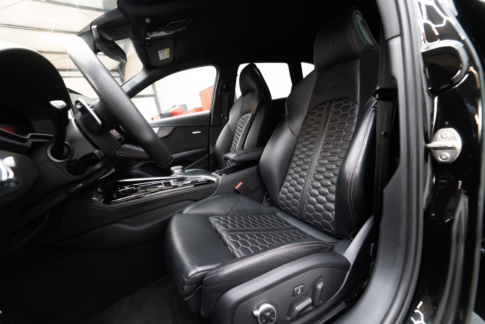 Audi RS4 B9 Avant thumbnail 10