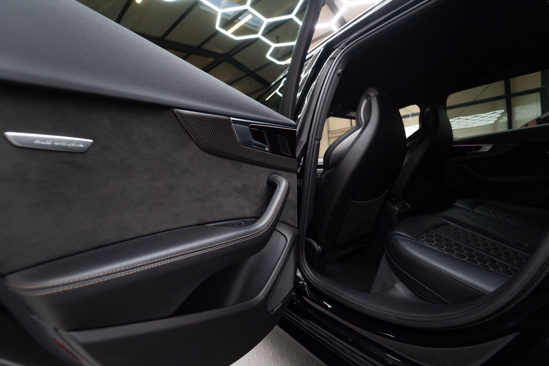 Audi RS4 B9 Avant thumbnail 12